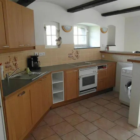 Casa vacanze Traditionelles Haus- Umgeben Von Waeldern In Ralsko By Interhome