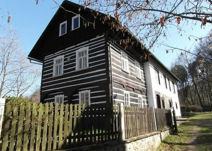 Traditionelles Haus- Umgeben Von Waeldern In Ralsko By Interhome بيت للعطل Stráž pod Ralskem